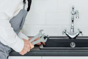 Critical Insights into Availing Urgent Plumbing Assistance